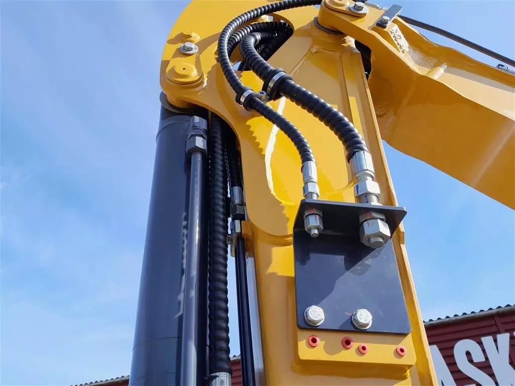 XCMG XE27E Excavator(pic8)