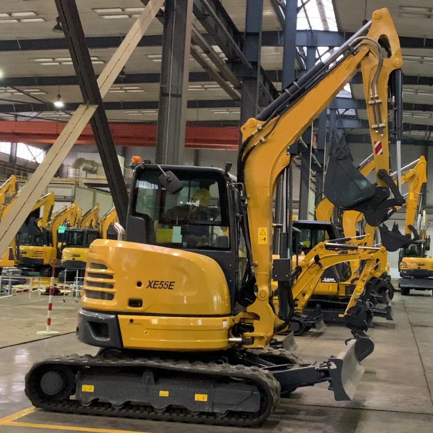 Huachy Machinery Expands European Footprint with XE55E,XE27E Excavator Shipment to France(pic1)