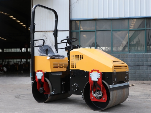 HR890 Road Roller